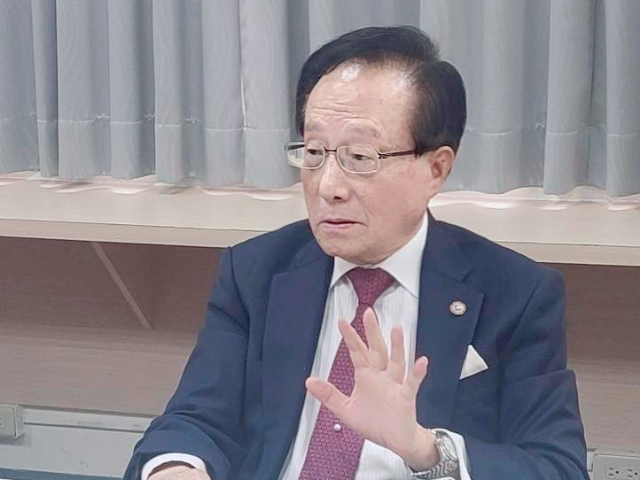 用教育點亮未來 黃志宜董事長勉勵學子堅持理想